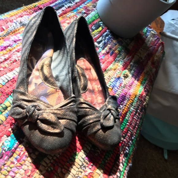 Born iridescent gold and black flats - Picture 13 of 16